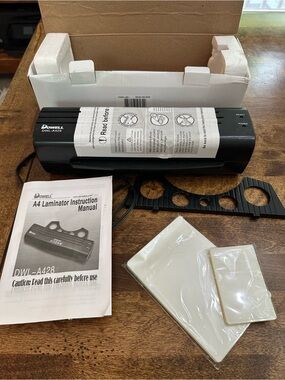dwell A4 Laminator DWL-A428 in Black